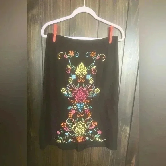 Harold's Black Boho Embroidered Skirt Size 8 - Picture 3 of 8